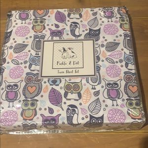 Pickle and Dot Sheet set